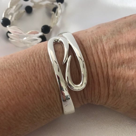 2 Bracelets in silver and black - Picture 2 of 5